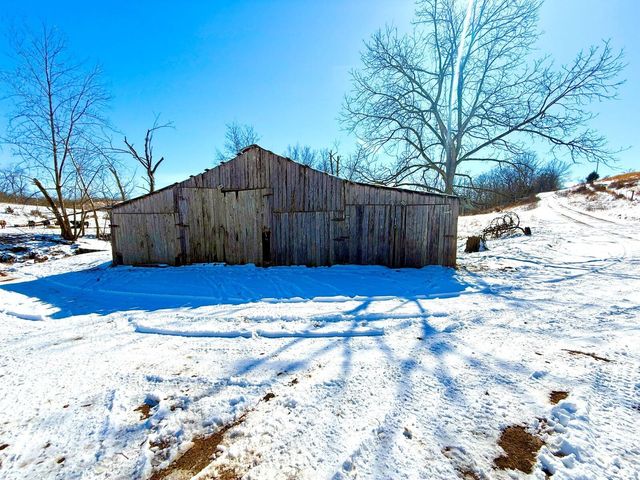 300 Round Up Lane, Bakersfield, MO 65609