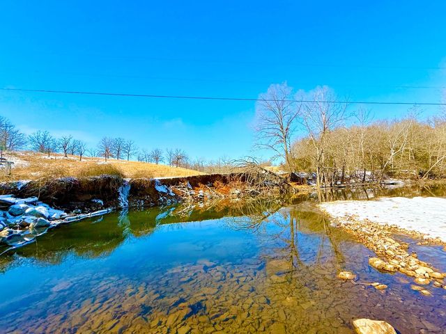 300 Round Up Lane, Bakersfield, MO 65609