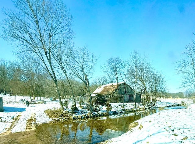 300 Round Up Lane, Bakersfield, MO 65609