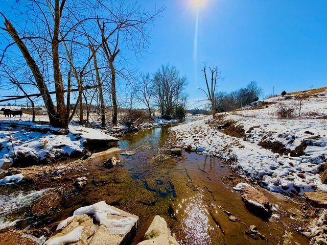 300 Round Up Lane, Bakersfield, MO 65609