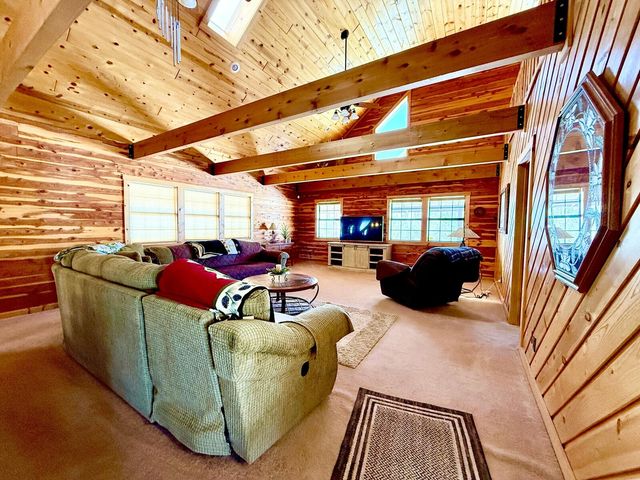 300 Round Up Lane, Bakersfield, MO 65609