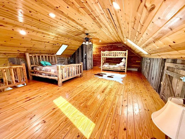 300 Round Up Lane, Bakersfield, MO 65609