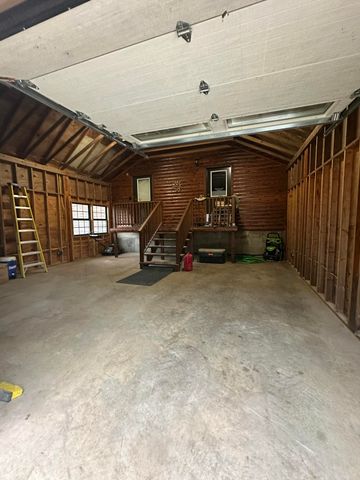 300 Round Up Lane, Bakersfield, MO 65609