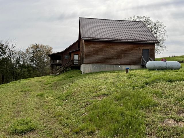 300 Round Up Lane, Bakersfield, MO 65609