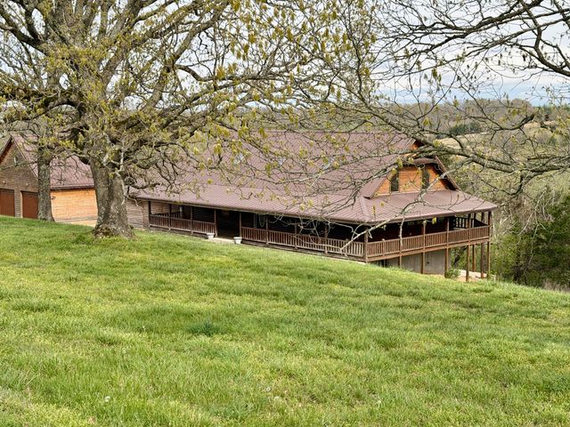 300 Round Up Lane, Bakersfield, MO 65609