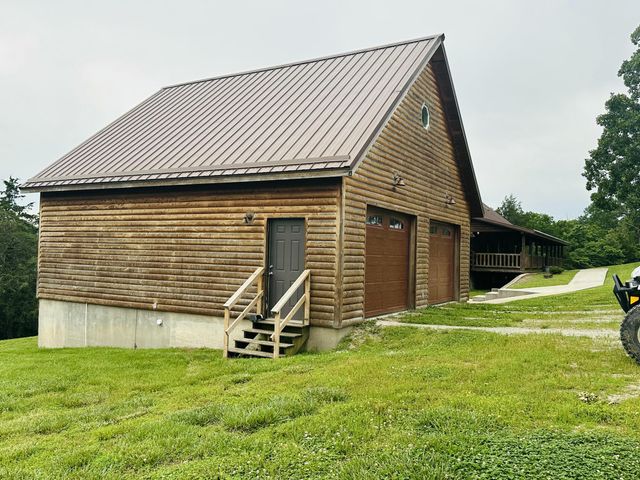 300 Round Up Lane, Bakersfield, MO 65609