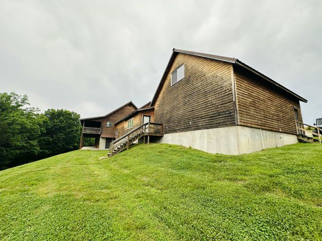 300 Round Up Lane, Bakersfield, MO 65609