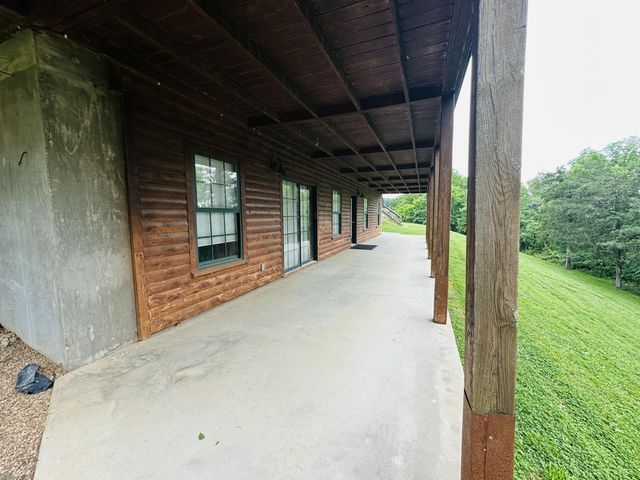 300 Round Up Lane, Bakersfield, MO 65609