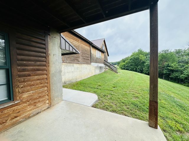 300 Round Up Lane, Bakersfield, MO 65609