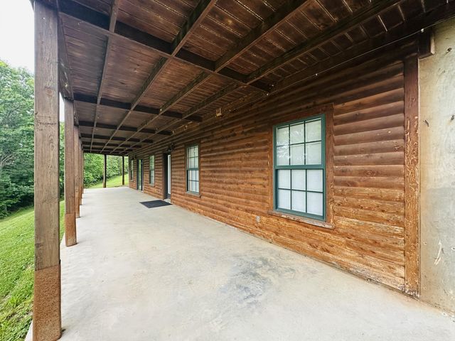 300 Round Up Lane, Bakersfield, MO 65609