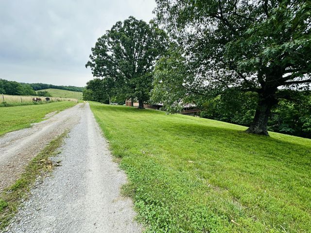 300 Round Up Lane, Bakersfield, MO 65609