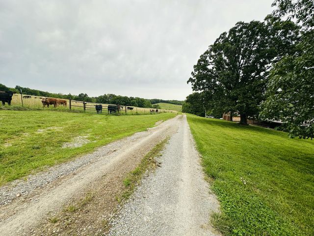 300 Round Up Lane, Bakersfield, MO 65609