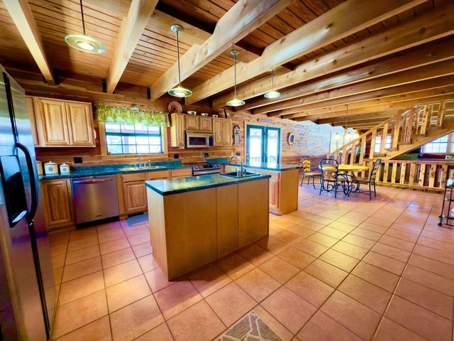 300 Round Up Lane, Bakersfield, MO 65609