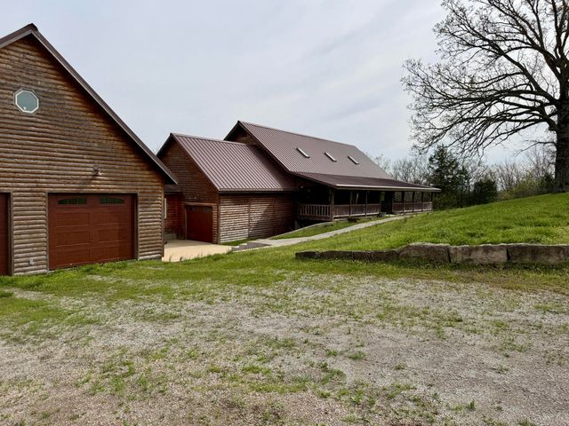 300 Round Up Lane, Bakersfield, MO 65609