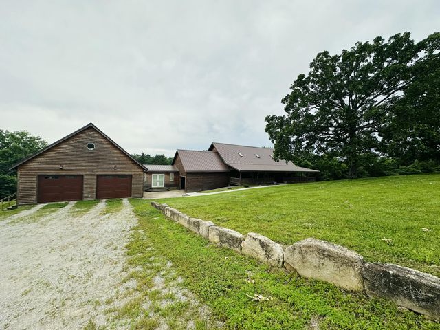 300 Round Up Lane, Bakersfield, MO 65609