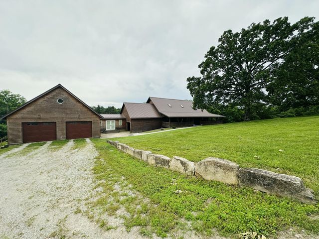 300 Round Up Lane, Bakersfield, MO 65609