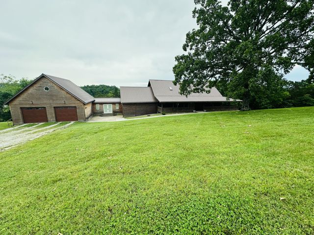 300 Round Up Lane, Bakersfield, MO 65609