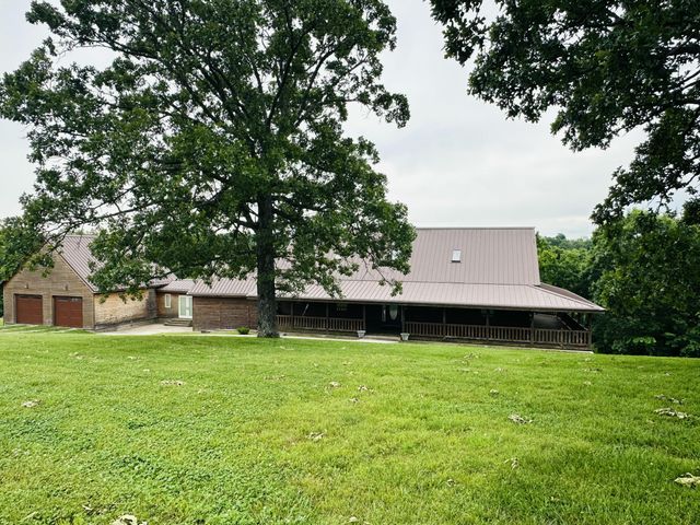 300 Round Up Lane, Bakersfield, MO 65609