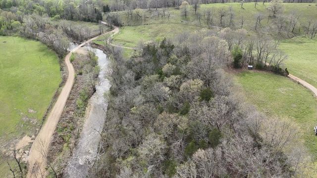 300 Round Up Lane, Bakersfield, MO 65609