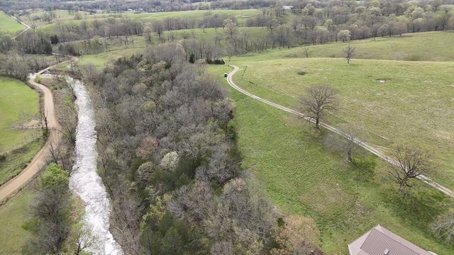 300 Round Up Lane, Bakersfield, MO 65609