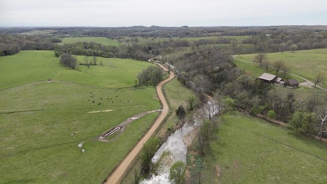 300 Round Up Lane, Bakersfield, MO 65609