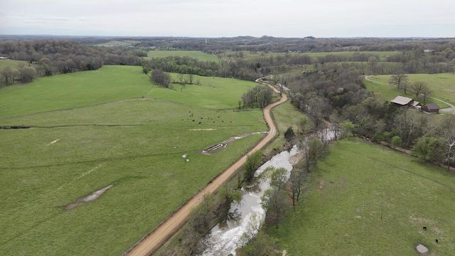 300 Round Up Lane, Bakersfield, MO 65609