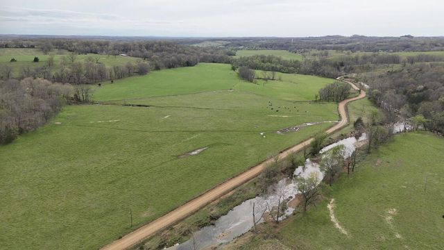 300 Round Up Lane, Bakersfield, MO 65609