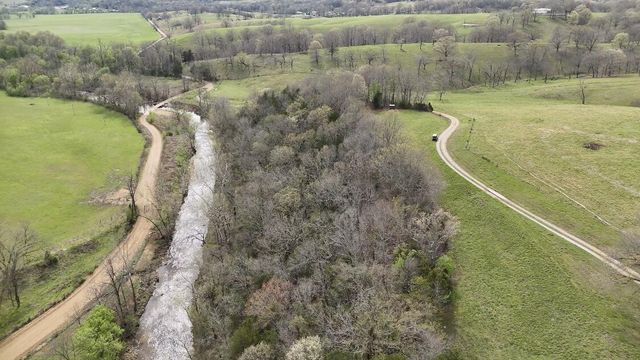 300 Round Up Lane, Bakersfield, MO 65609