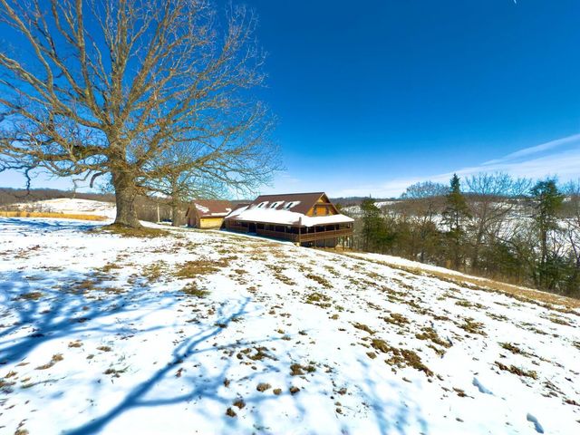 300 Round Up Lane, Bakersfield, MO 65609