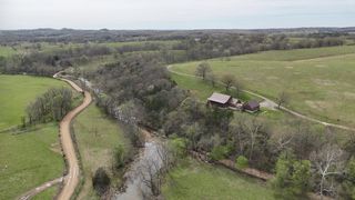 300 Round Up Lane, Bakersfield, MO 65609