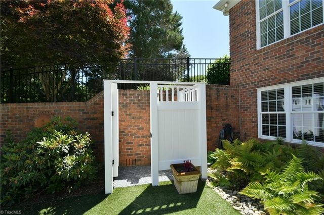 211 Surrey Path Court, Winston-salem, NC 27104