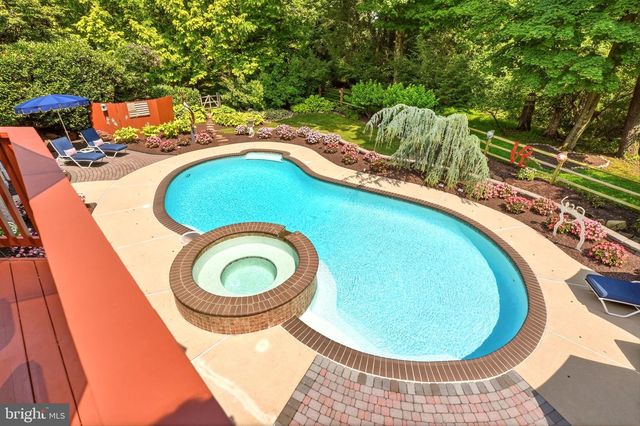 13 CHESTERLAND DR, Thornton, PA 19373