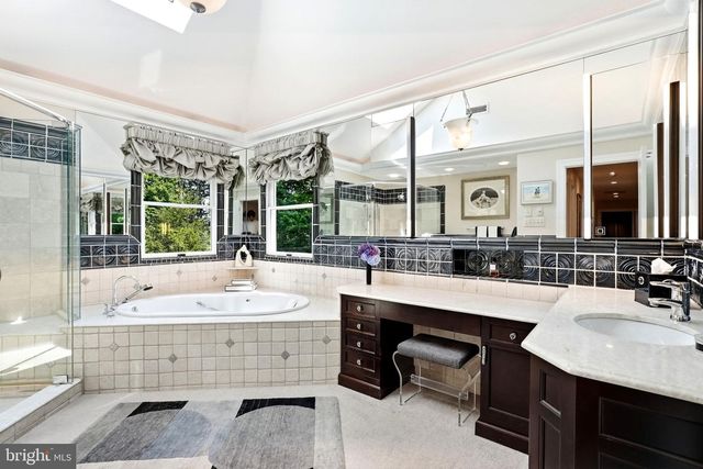13 CHESTERLAND DR, Thornton, PA 19373