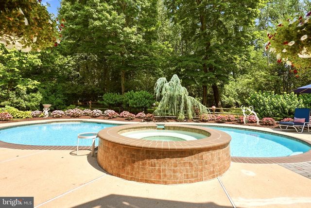 13 CHESTERLAND DR, Thornton, PA 19373