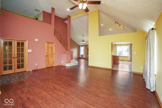 633 Savannah Drive, Greenwood, IN 46142