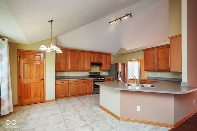 633 Savannah Drive, Greenwood, IN 46142