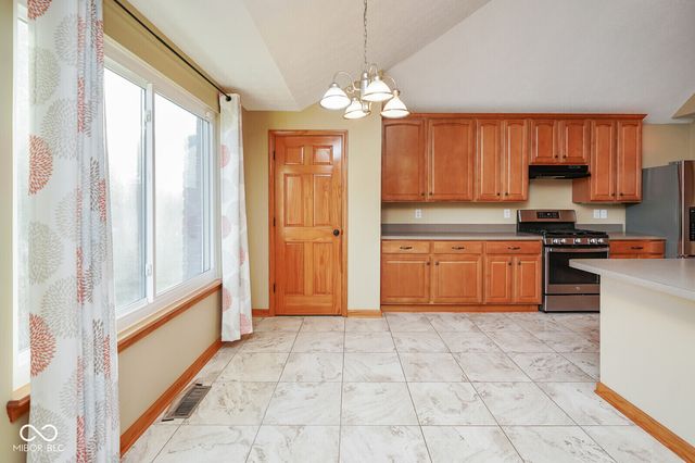 633 Savannah Drive, Greenwood, IN 46142