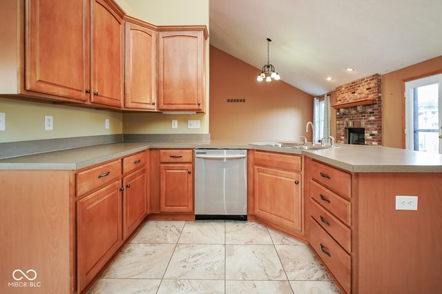 633 Savannah Drive, Greenwood, IN 46142