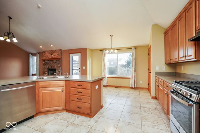 633 Savannah Drive, Greenwood, IN 46142