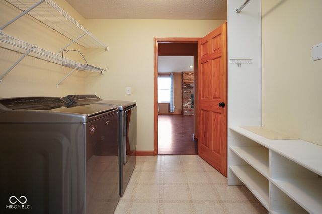 633 Savannah Drive, Greenwood, IN 46142