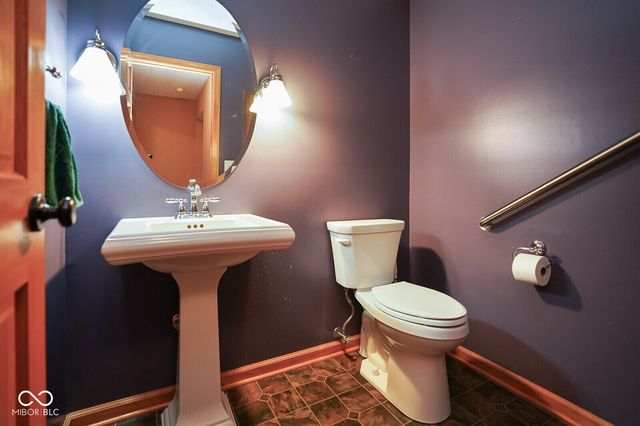 633 Savannah Drive, Greenwood, IN 46142