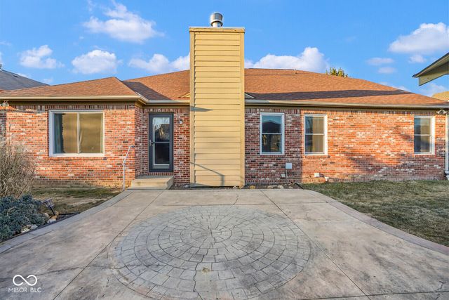 633 Savannah Drive, Greenwood, IN 46142