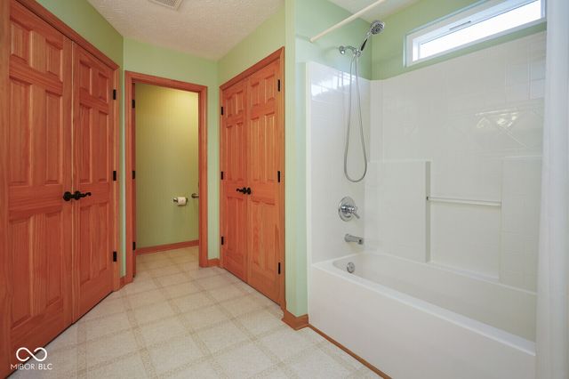 633 Savannah Drive, Greenwood, IN 46142