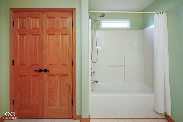 633 Savannah Drive, Greenwood, IN 46142