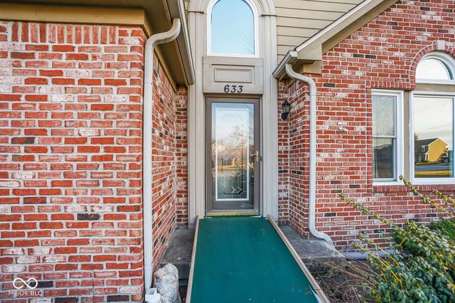 633 Savannah Drive, Greenwood, IN 46142