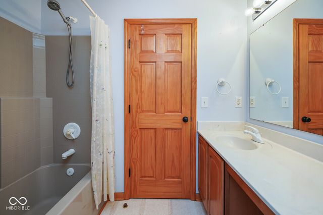 633 Savannah Drive, Greenwood, IN 46142