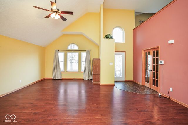 633 Savannah Drive, Greenwood, IN 46142