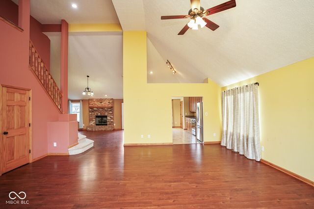 633 Savannah Drive, Greenwood, IN 46142