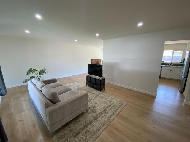 8936 Fashion Dr, Sacramento, CA 95826