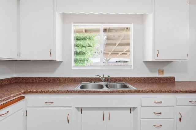 3560 Sacramento Drive, Redding, CA 96001